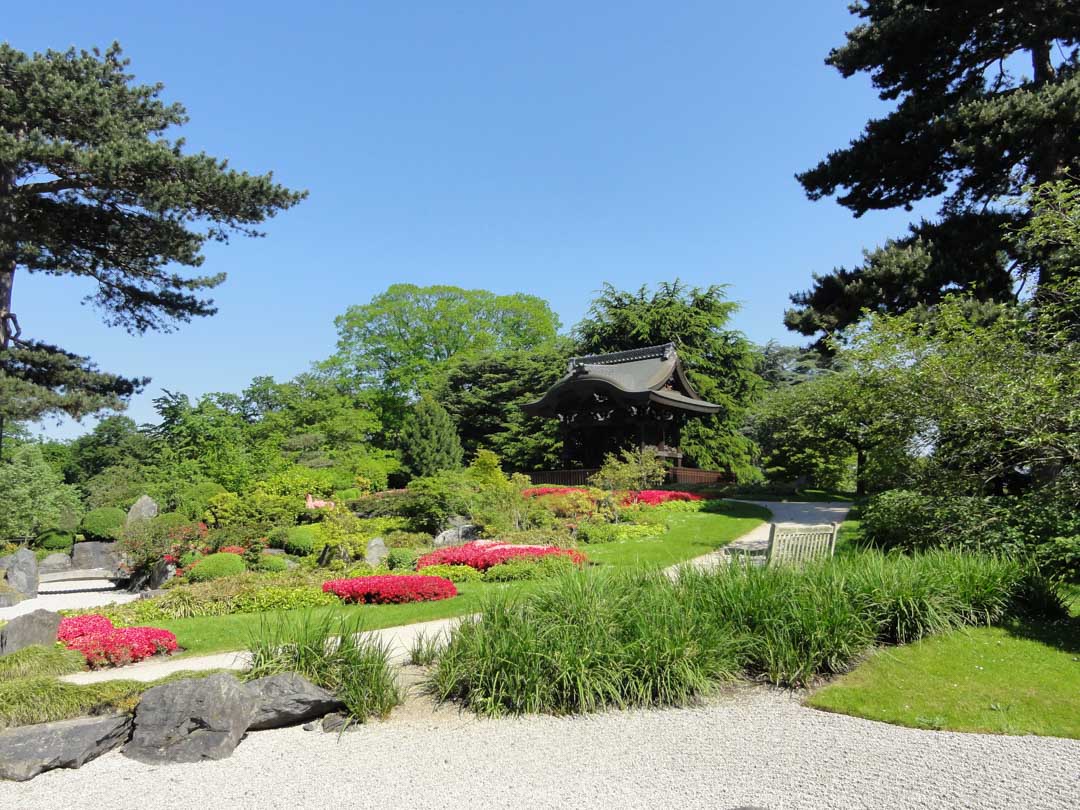 Der asiatische Garten nutzt Wiederholungen, Perspektiven und Räume Der asiatische Garten nutzt Wiederholungen, Perspektiven und Räume